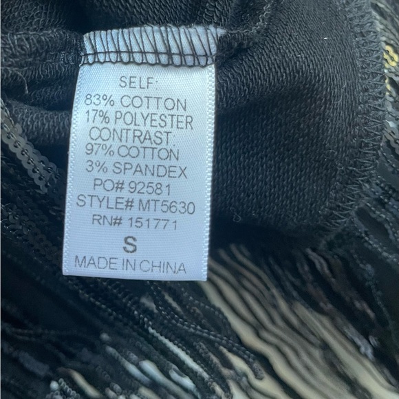 Le Lis Women’s Fringe Sequin Cropped Sweatshirt - Picture 6 of 6